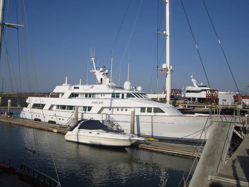 Yacht named 'M/Y Piano Bar'